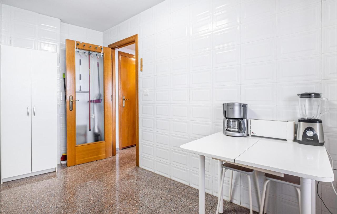 Pet Friendly In With Kitchen