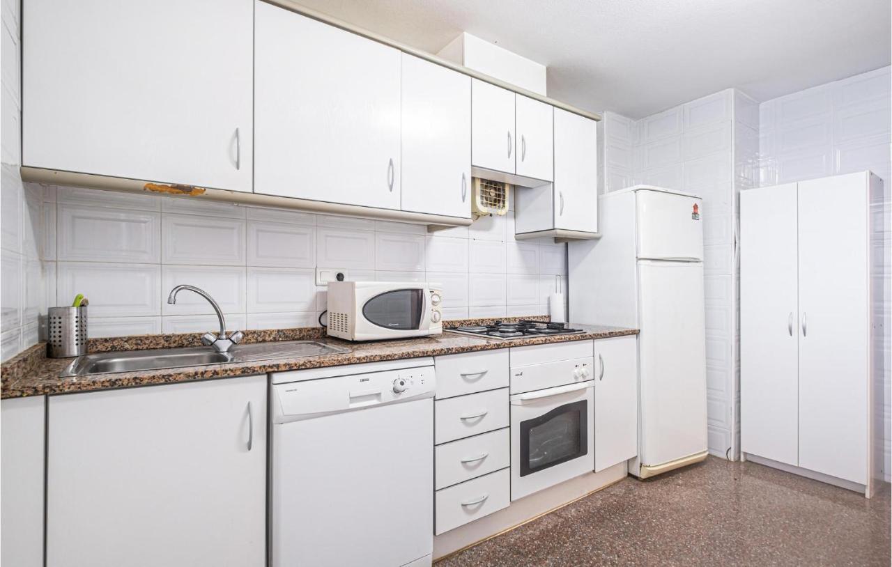 Pet Friendly In With Kitchen