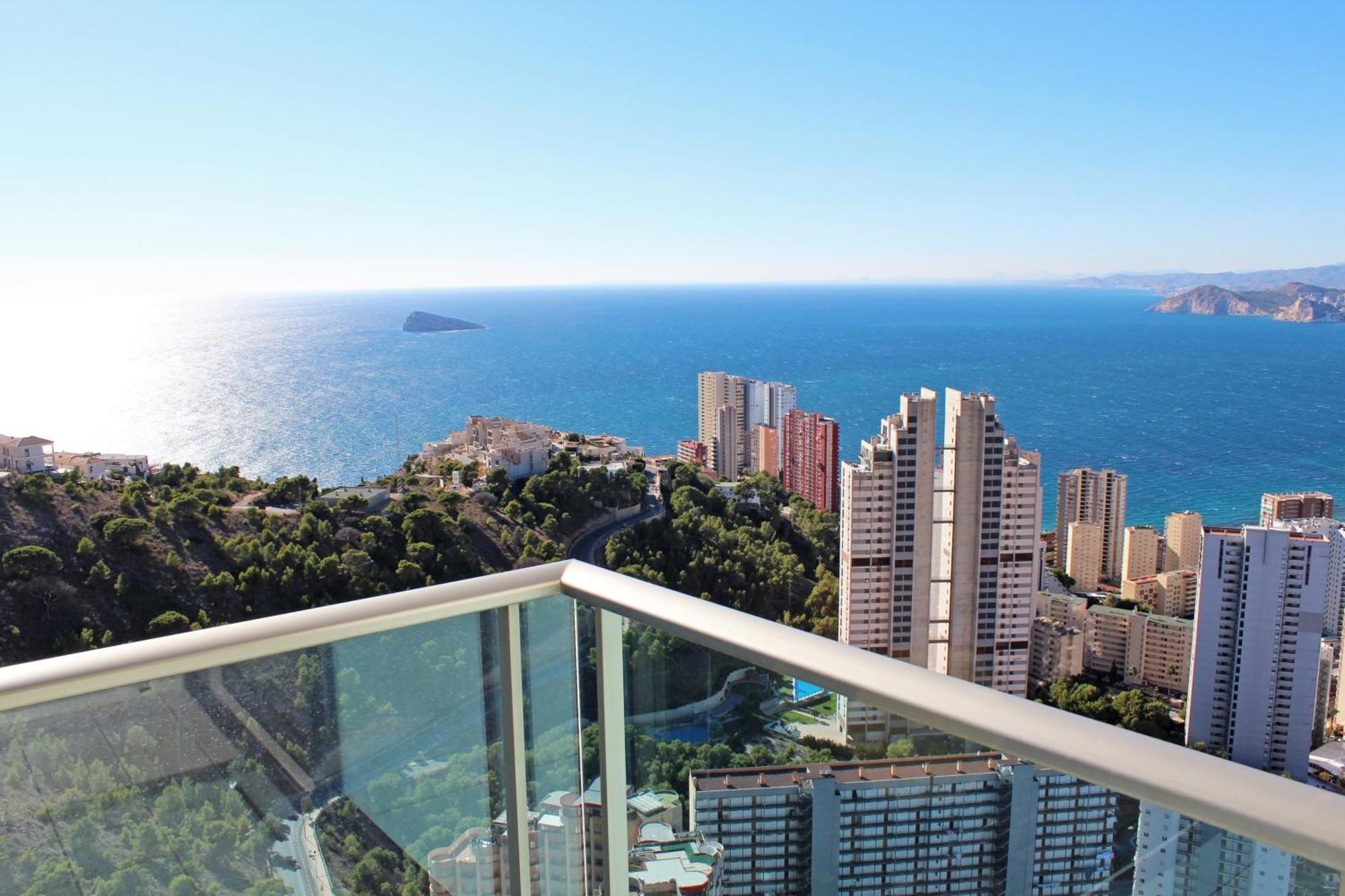High Rise - Sea Views - Torre Lugano Apartment *