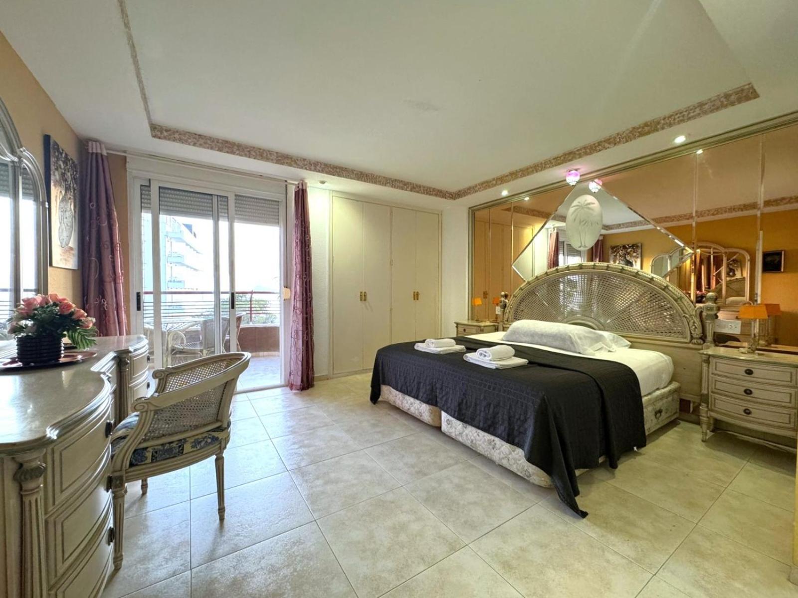 Coblanca 8-2º Fantasy Apartment