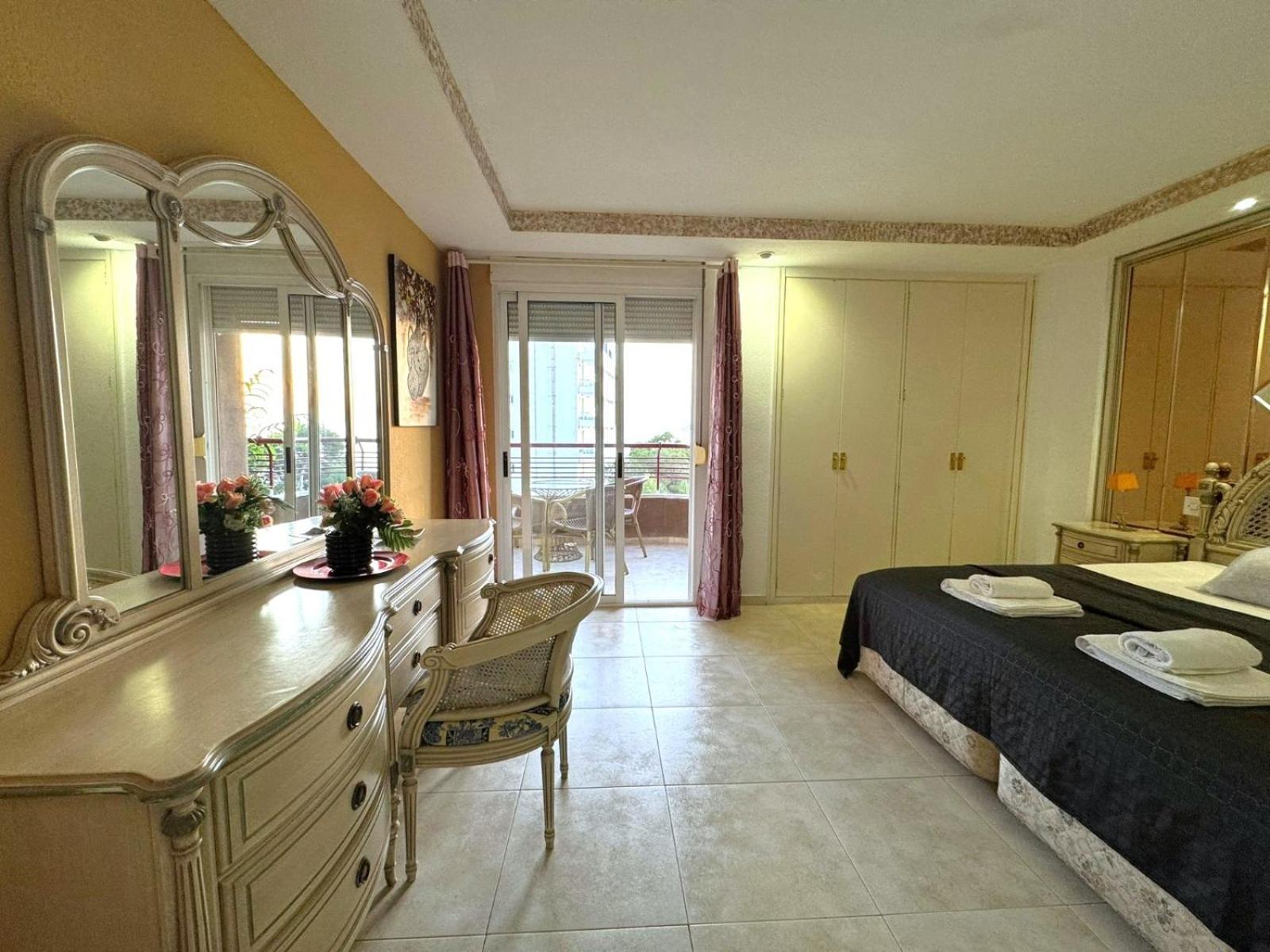 Coblanca 8-2º Fantasy Apartment