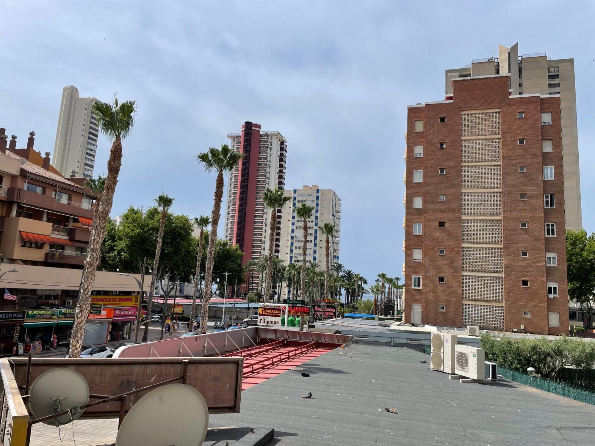 New Square Tiki Apartment