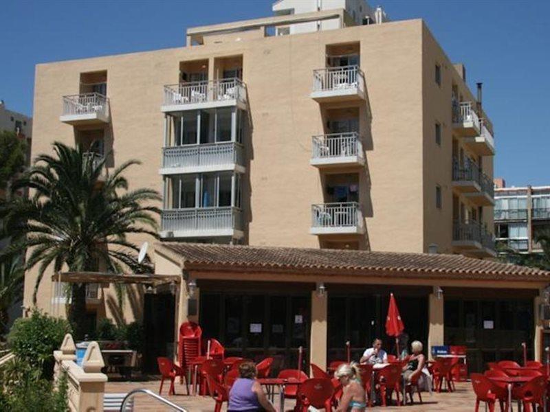 Palm Court Apartment *