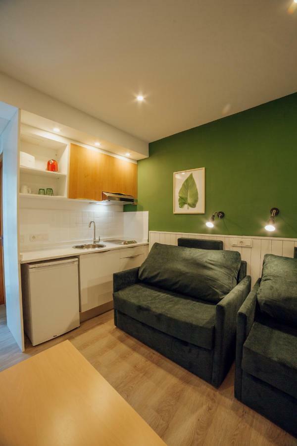 Palm Court Apartment *
