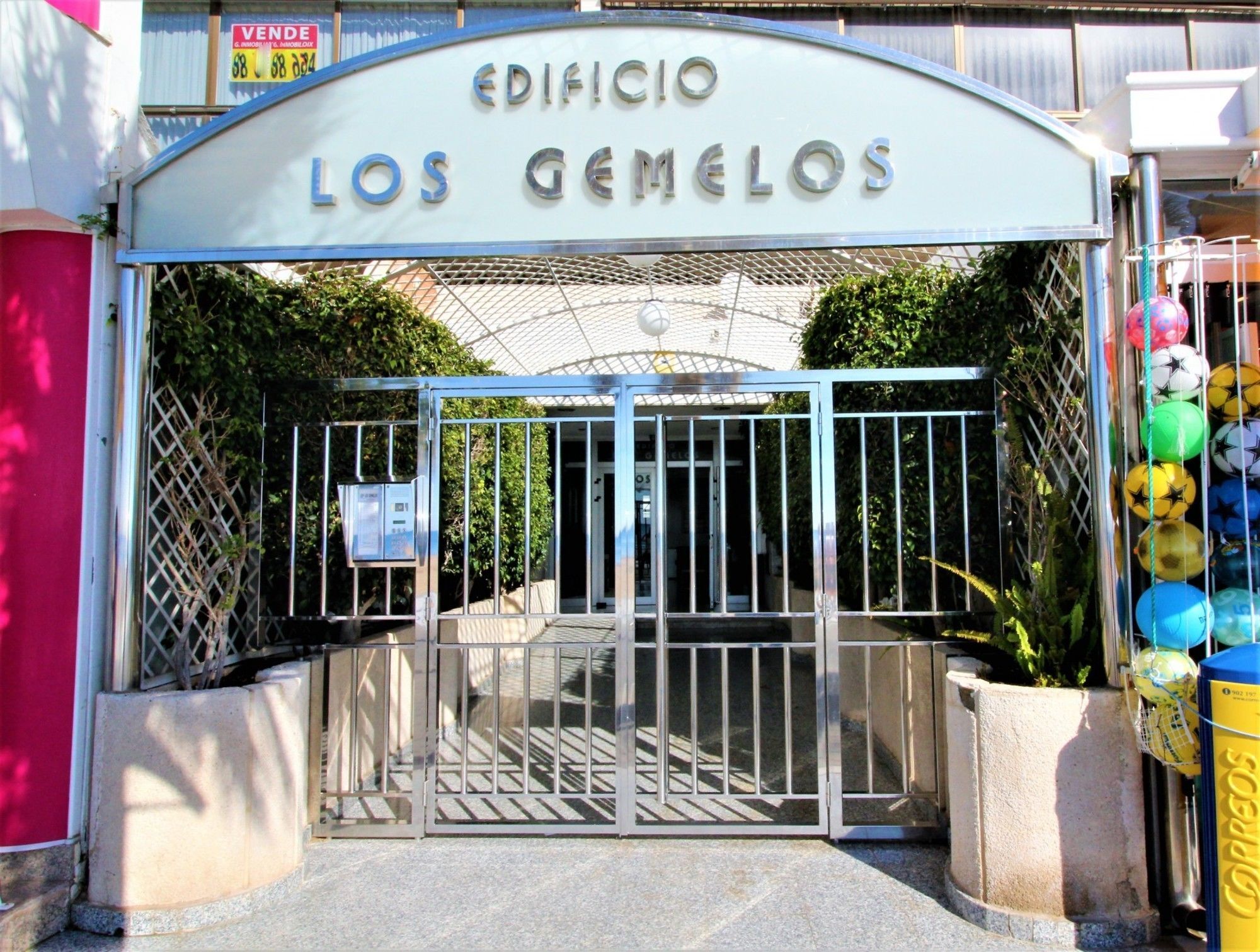 Los Gemelos 16-F *