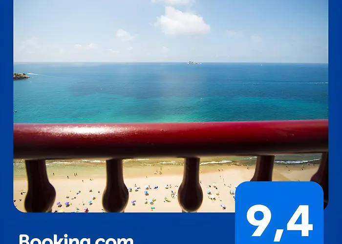 Las Damas Premium 23F Beach Front - Pool & Parking