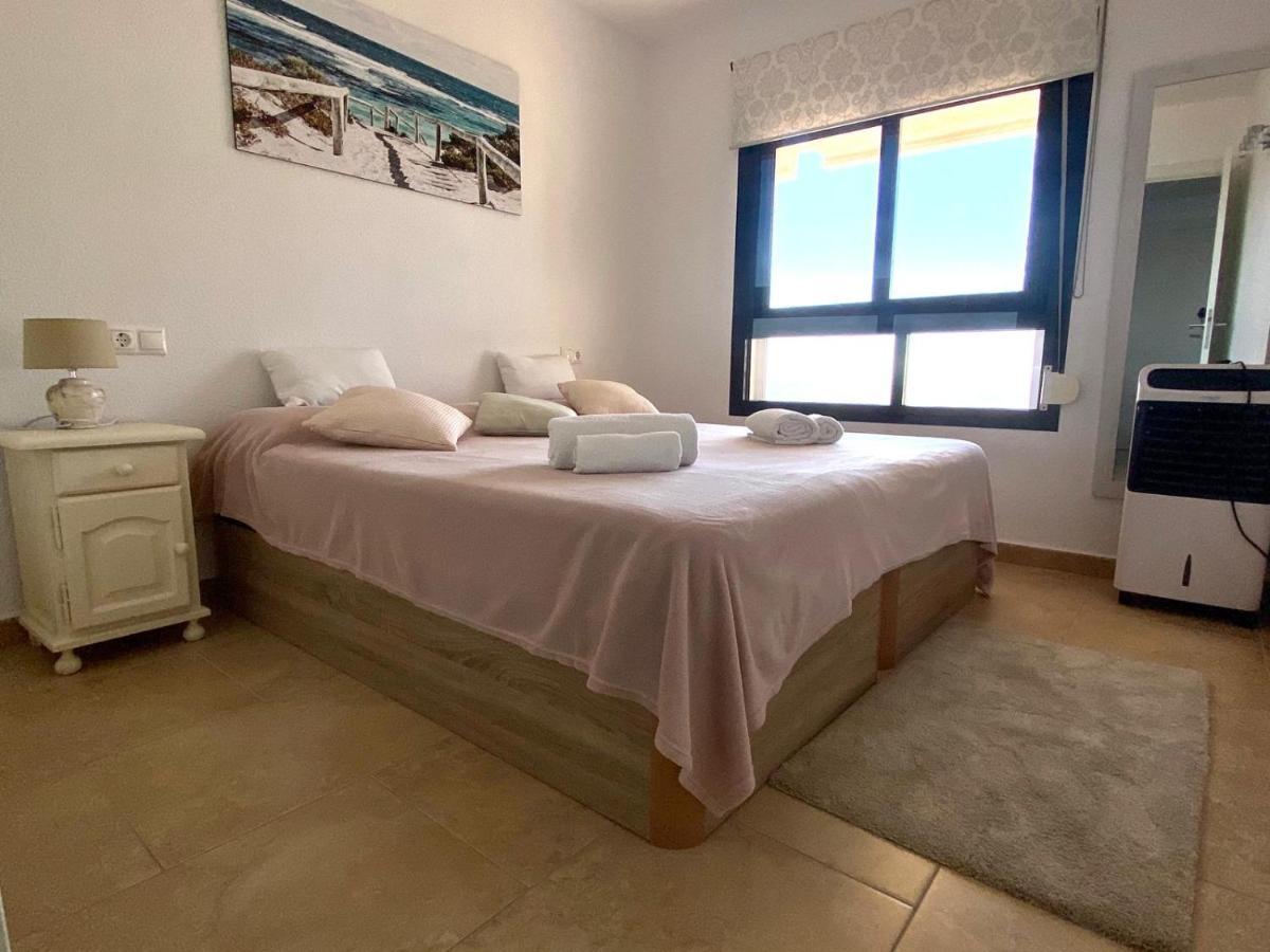 с видом на море и горы Apartment *