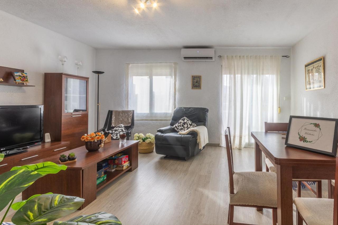 2br Flat - Aircon - 5 Min Walk To Beach