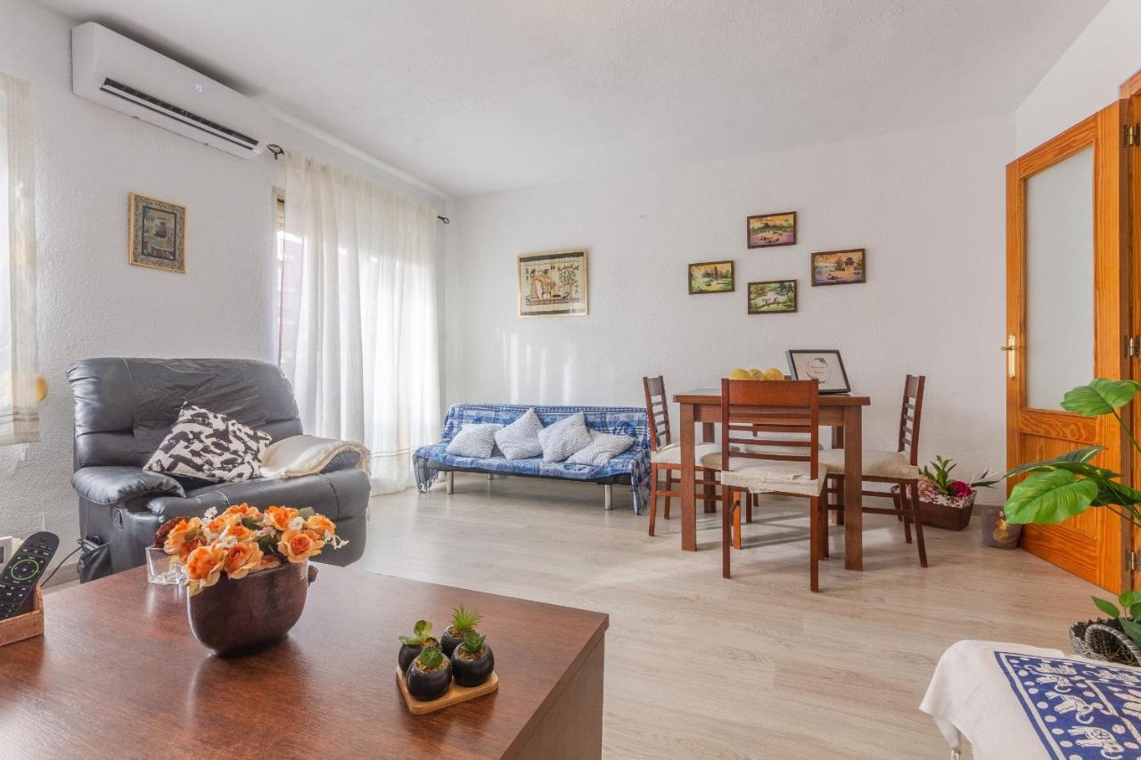 Apartment 2br Flat - Aircon - 5 Min Walk To Beach