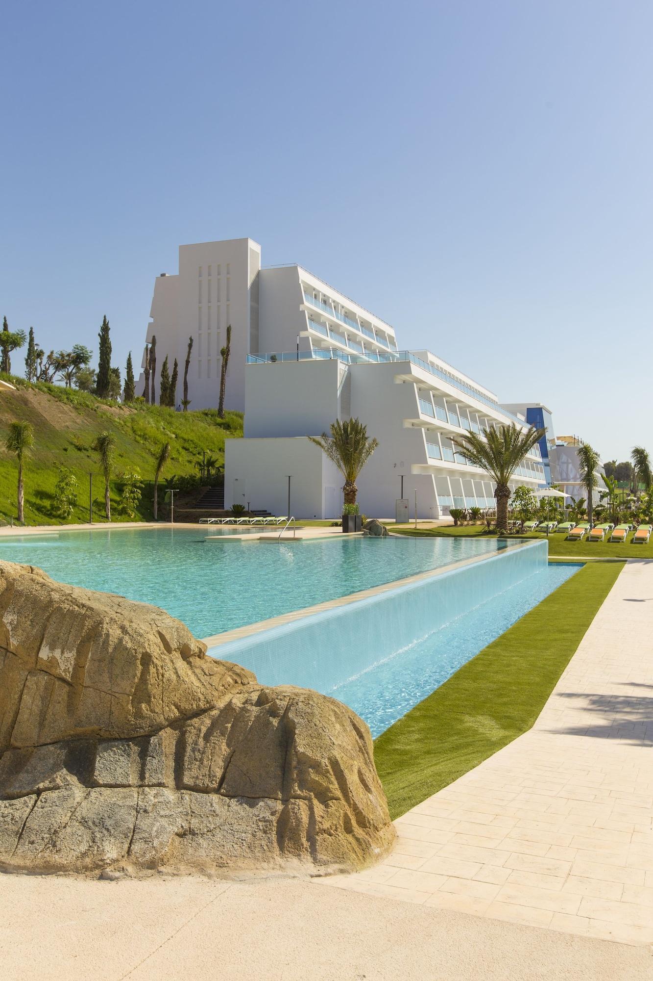 Hotel Grand Luxor 4*