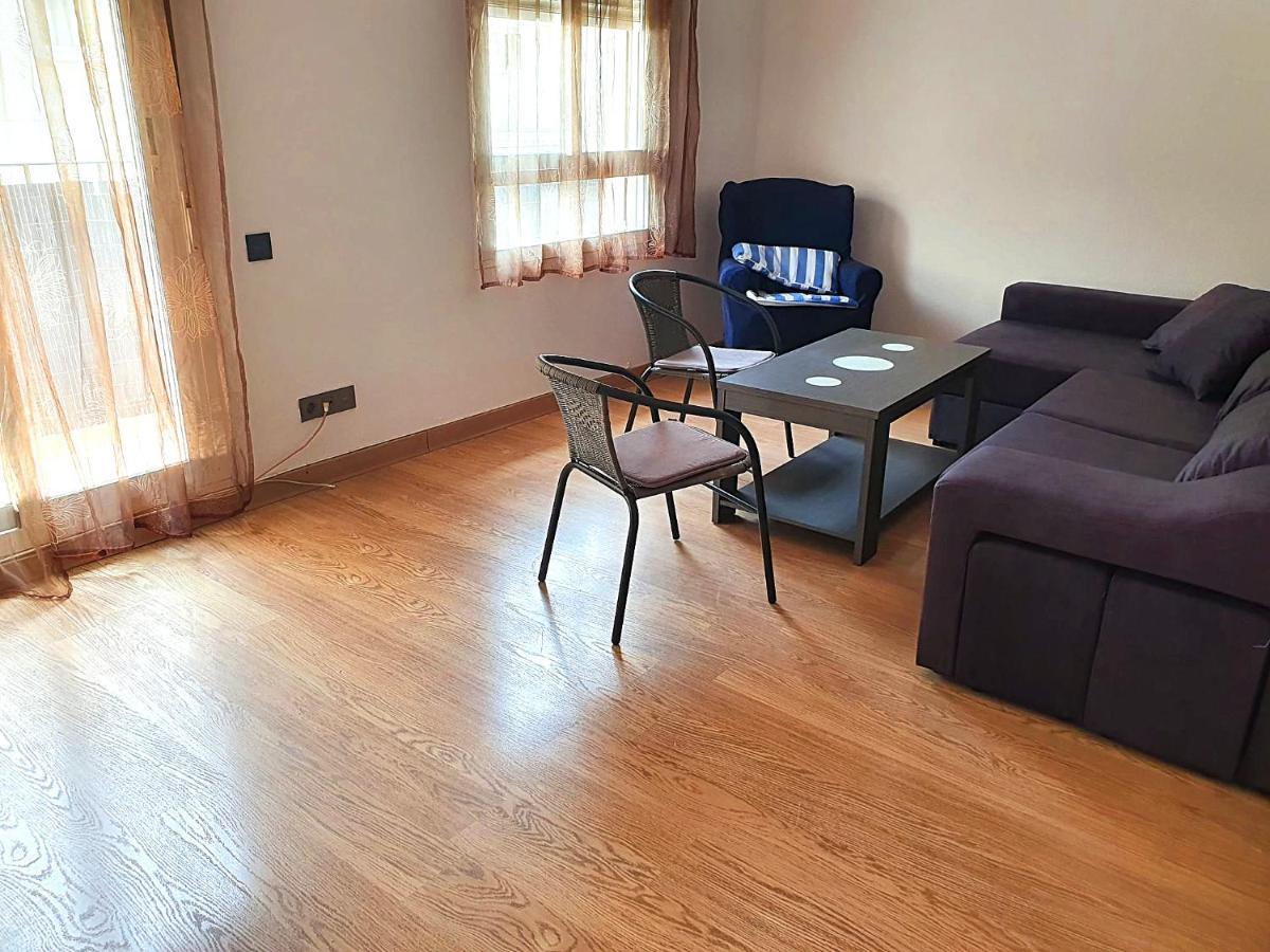 Apartment Newly Renovated Two Bedrooms In Marina *