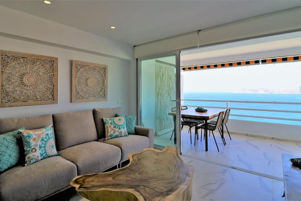Luxurious 2-bedroom With Stunning Views, 1st Line On Levante Beach, Appartement