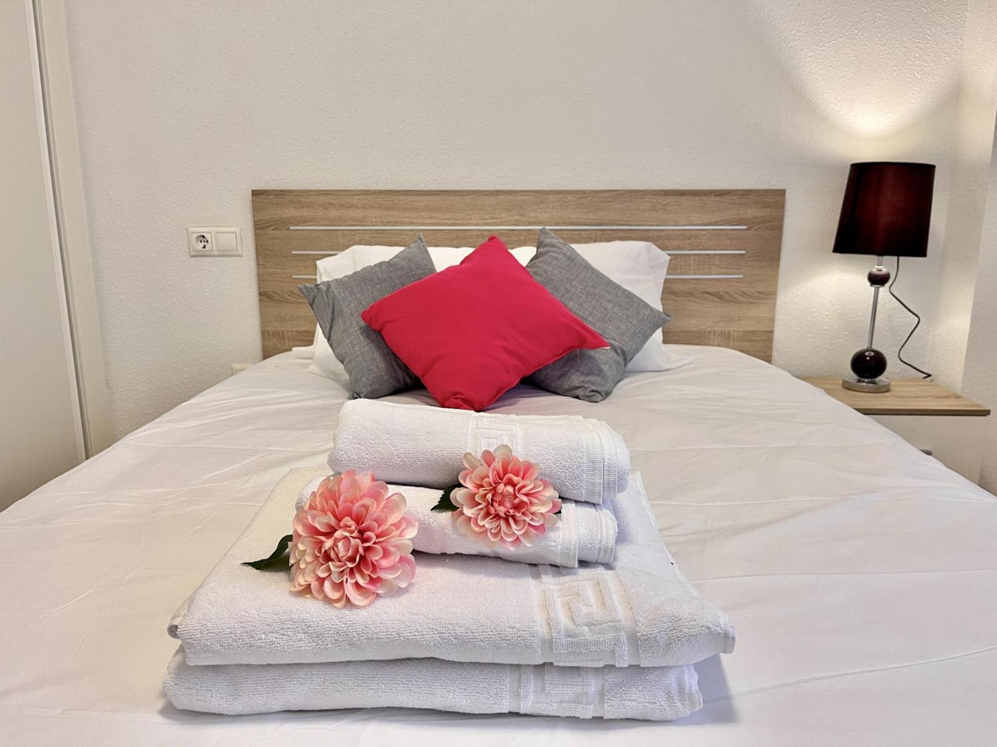 Rouna Iv By Gloove Benidorm