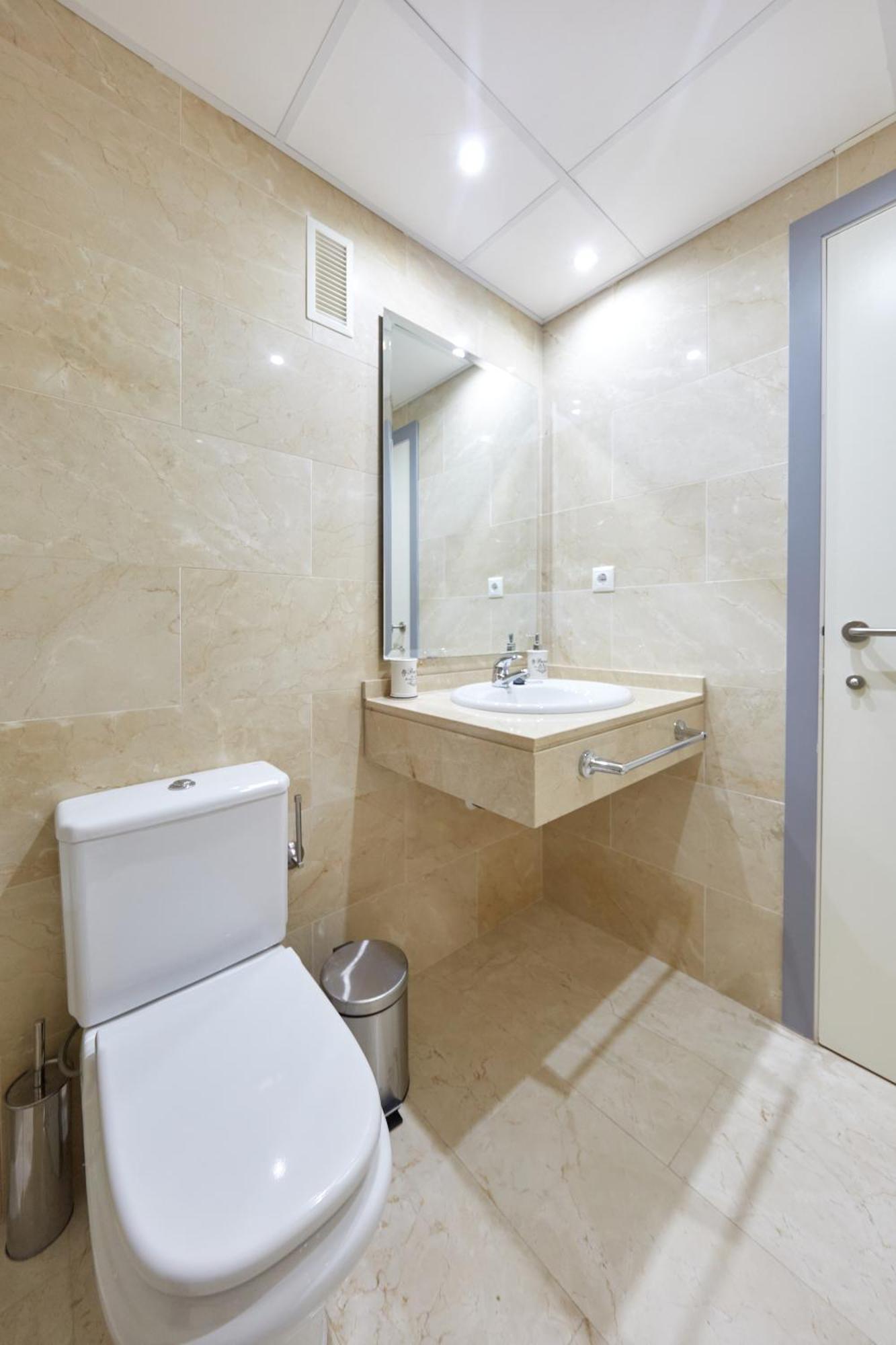 Luxury, Newly Renovated 1-bedroom By The Beach * Benidorm