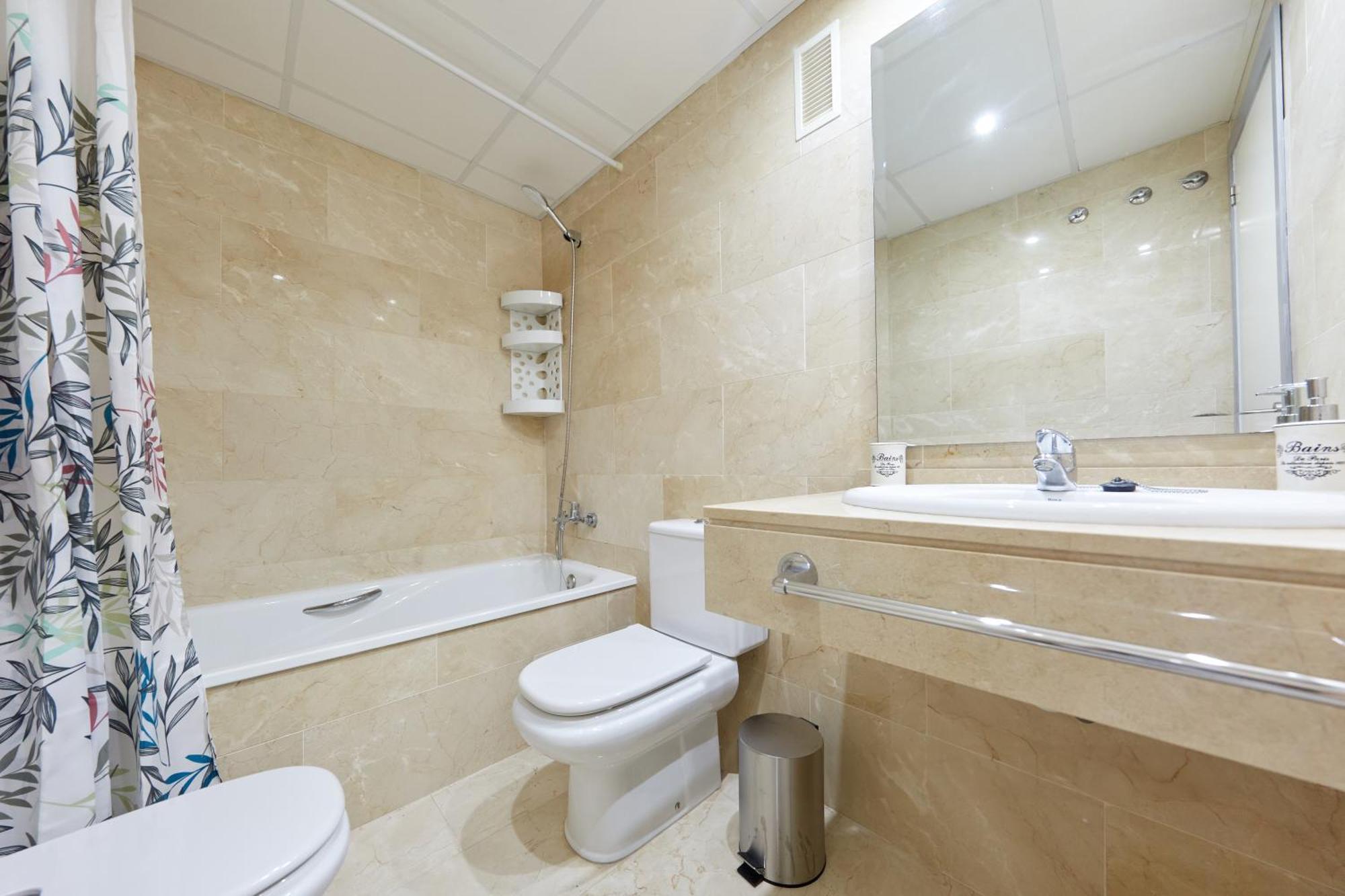 Luxury, Newly Renovated 1-bedroom By The Beach Apartamento