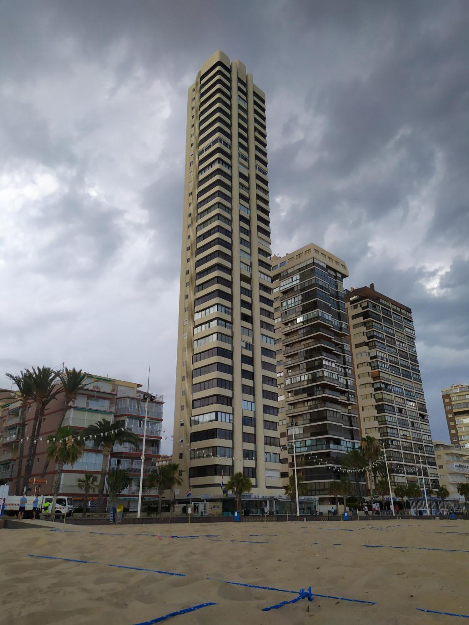 Luminoso En Primera Linea De Playa Apartment