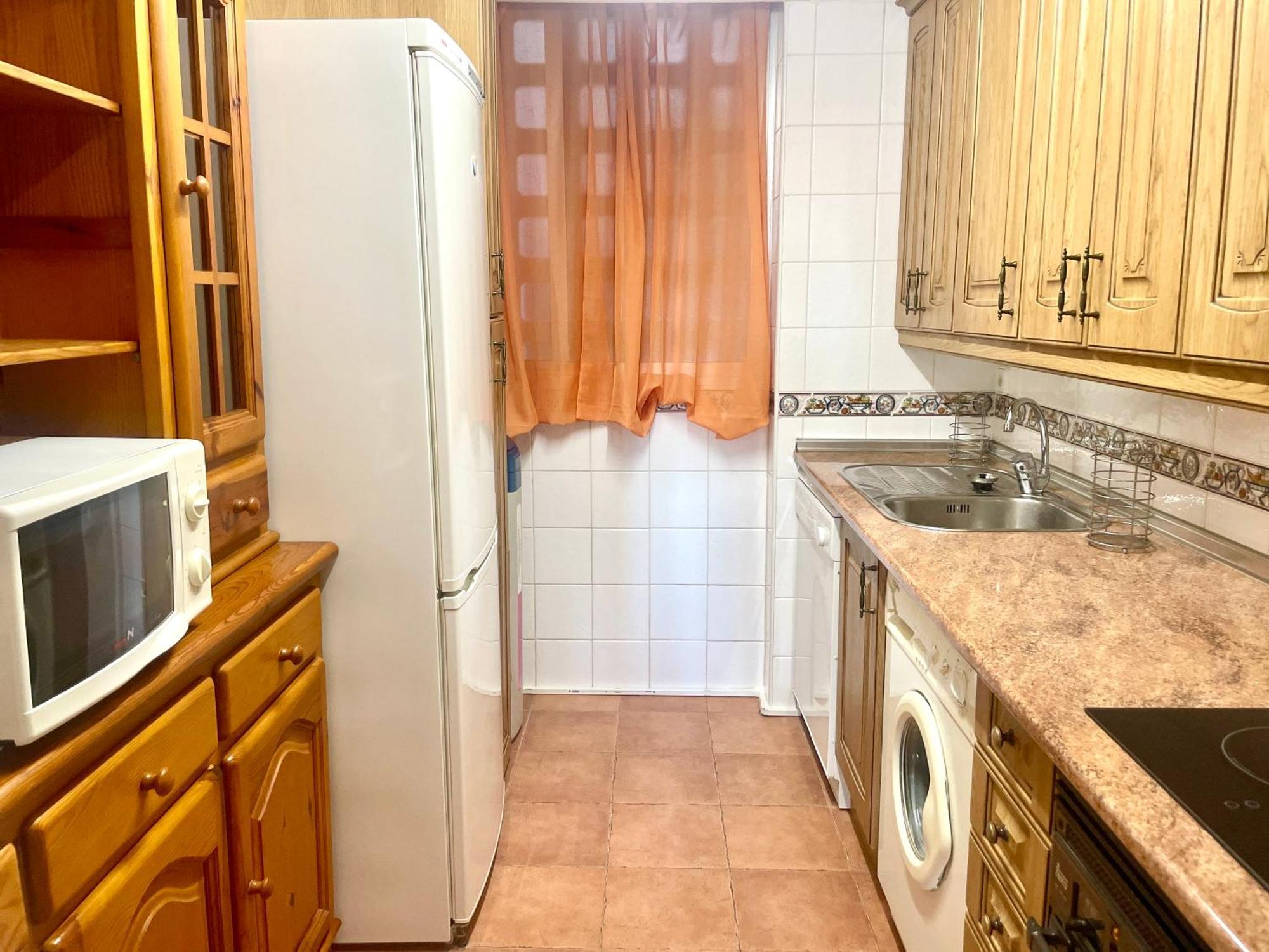 Amplio Con Piscina Y Pistas De Tenis En Apartment