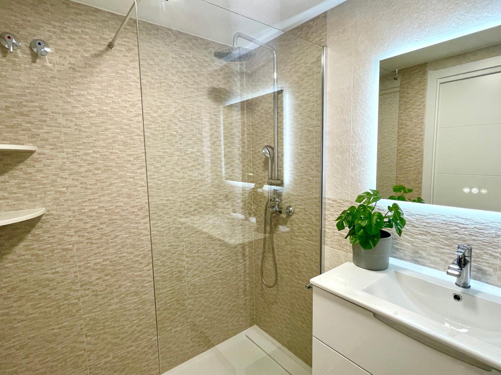 Amplio Con Piscina Y Pistas De Tenis En Apartment *