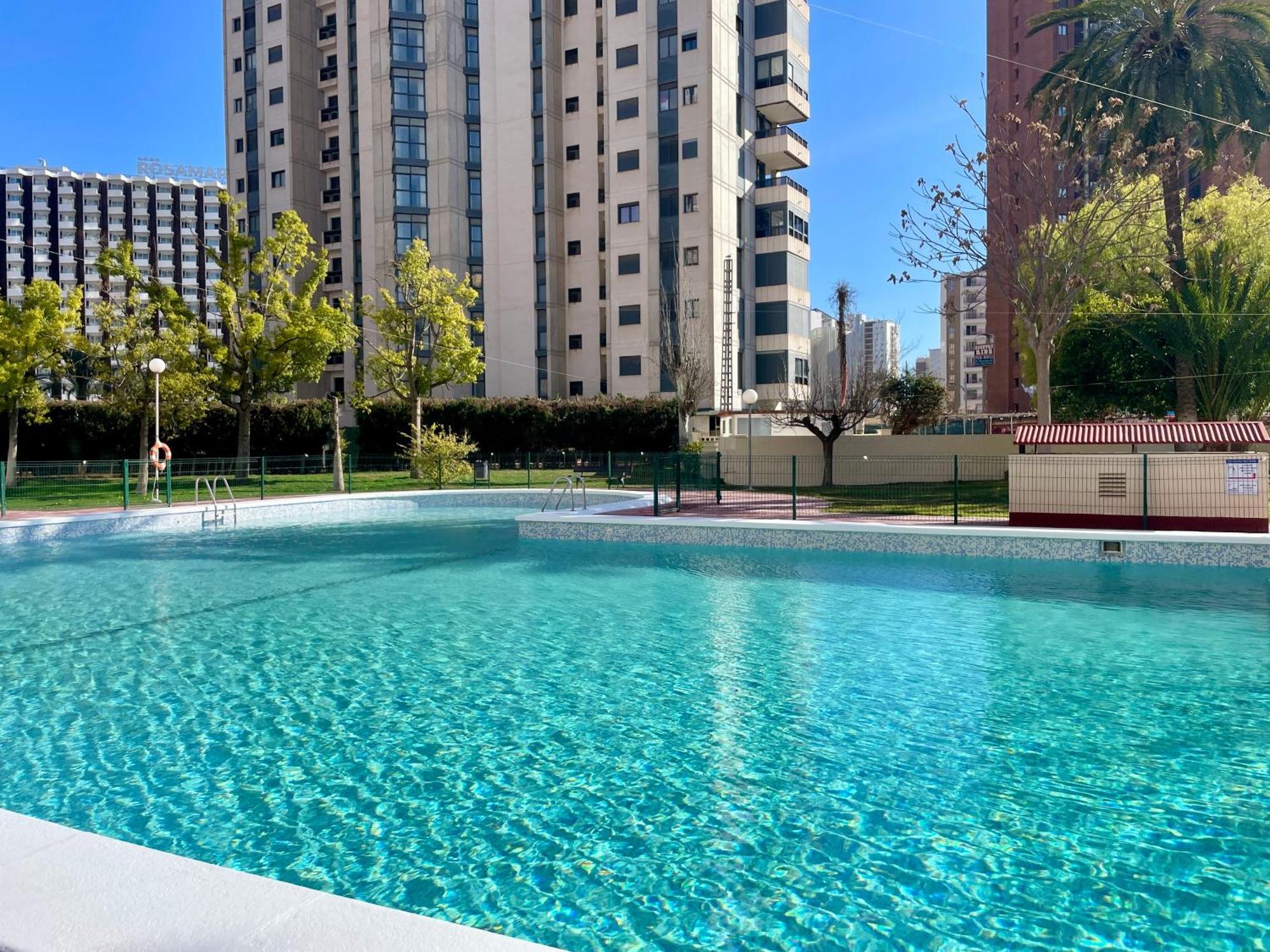 Apartment Amplio Con Piscina Y Pistas De Tenis En Benidorm