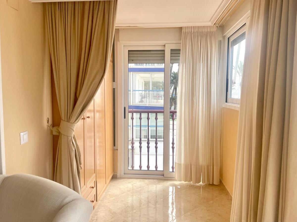 En Primera Linea, Sea Front, Pool & Parking Apartment Benidorm