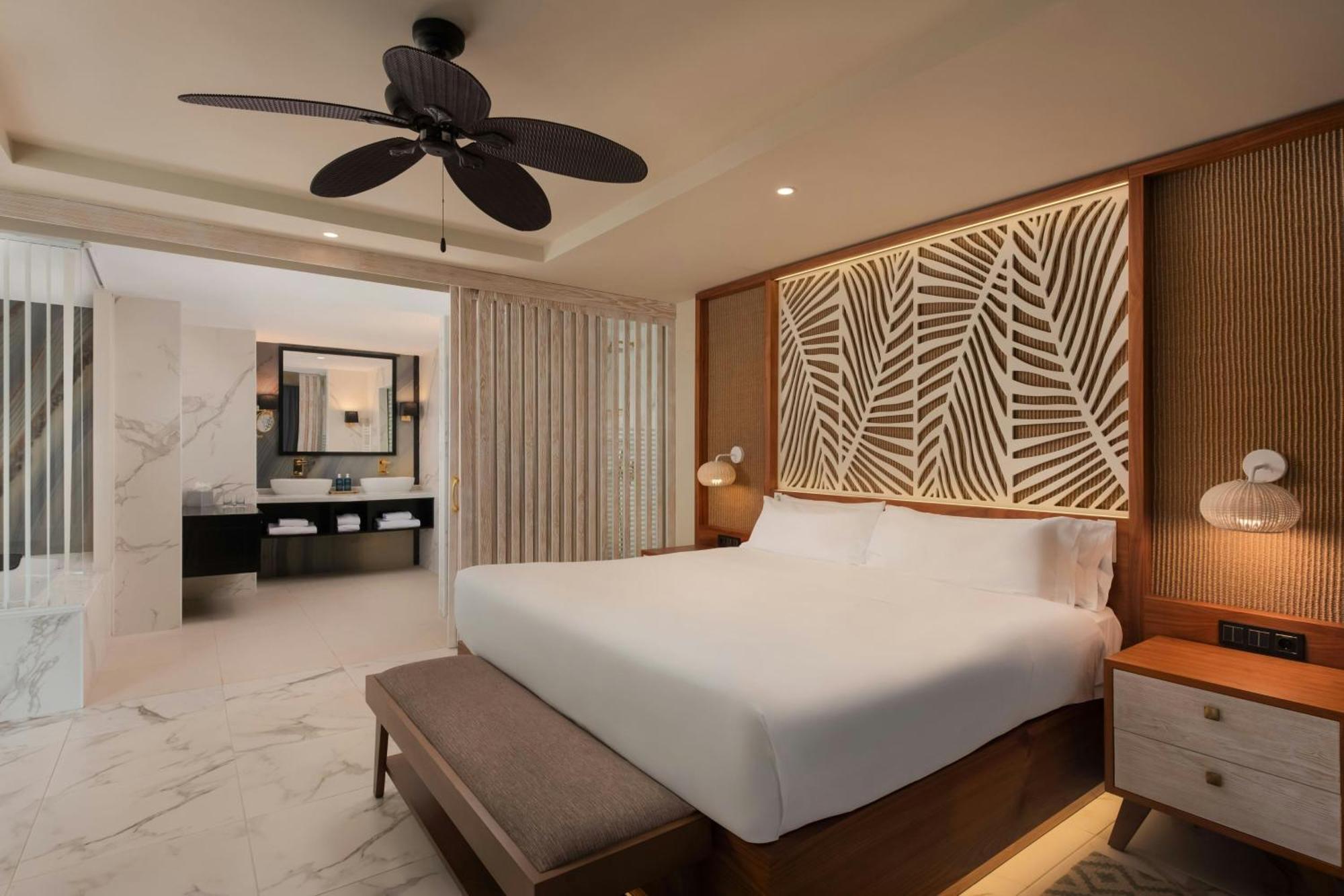 Grand Luxor Hotel
