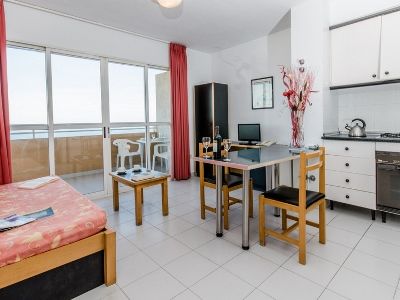 Aparthotel El Faro By Mc 2*