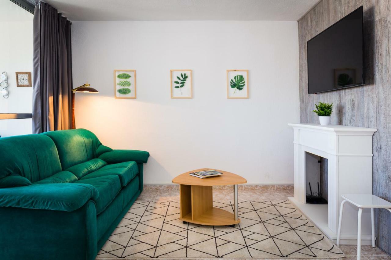 Sky Park Apartment *